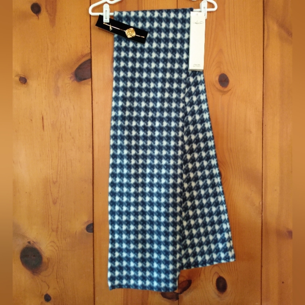 Linda Dano Fleece Houndstooth Scarf with Metallic Stickpin